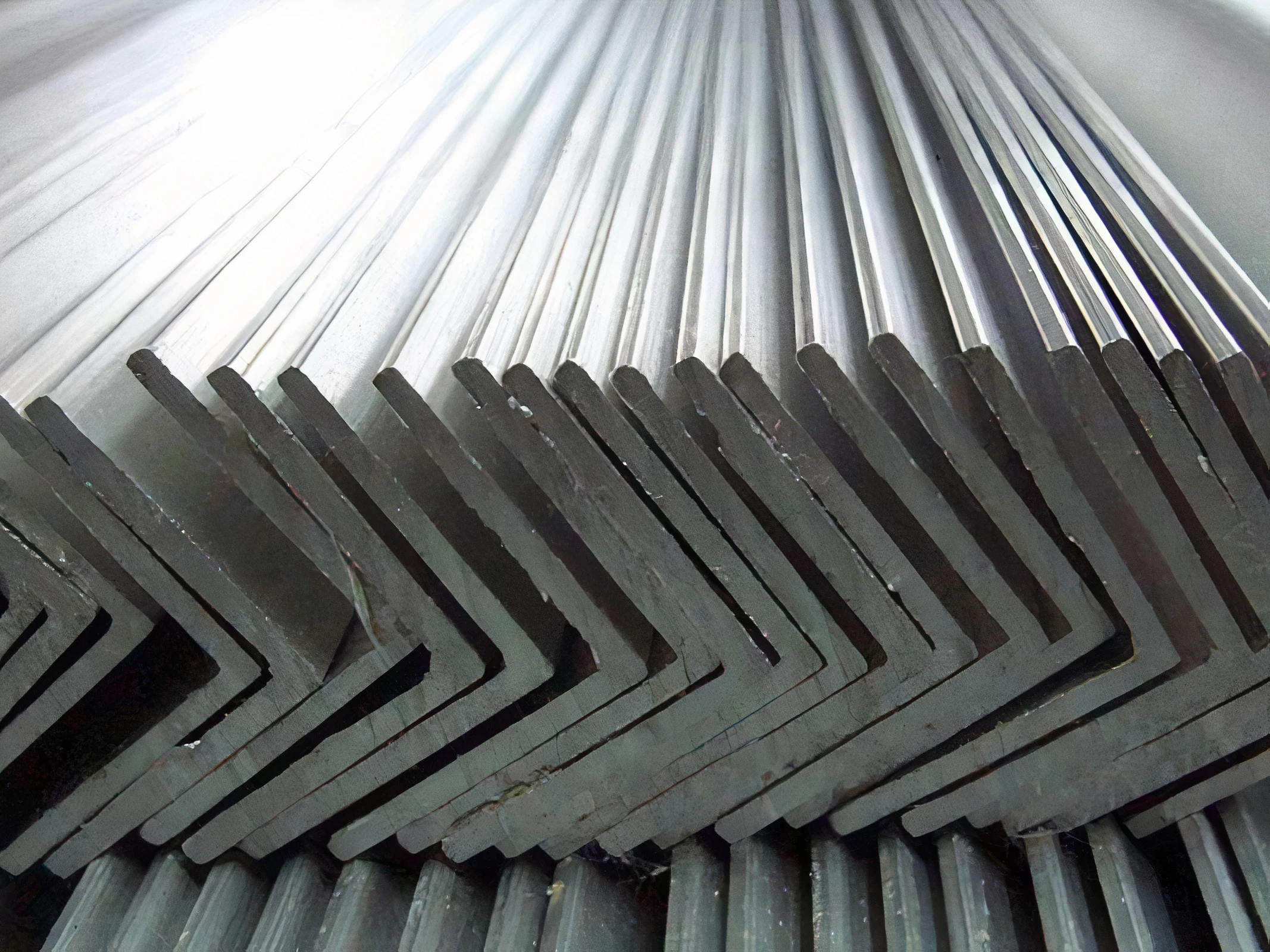 alyuminievye-ravnopolochnye-ugolki-txt